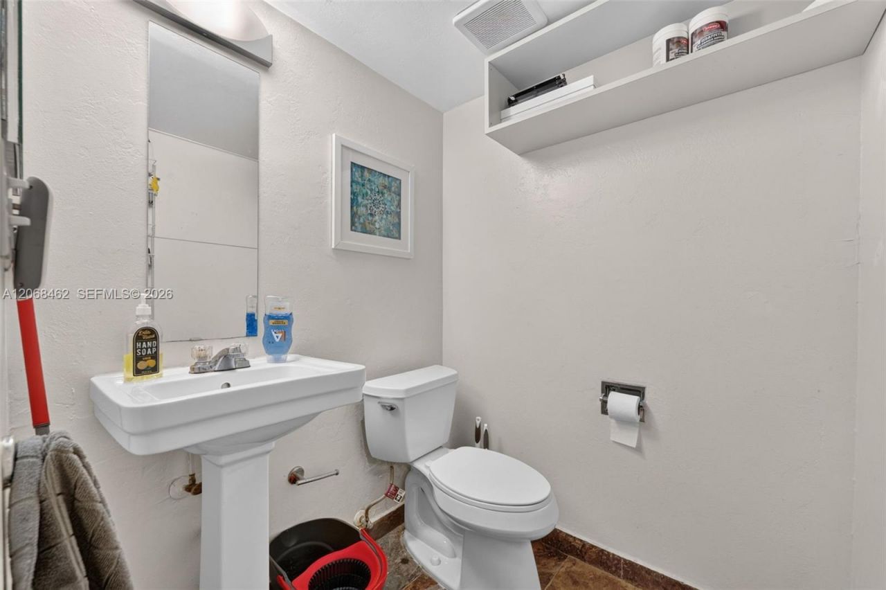 3301 N Country Club Dr, Unit 110, Aventura, FL 33180 Photo