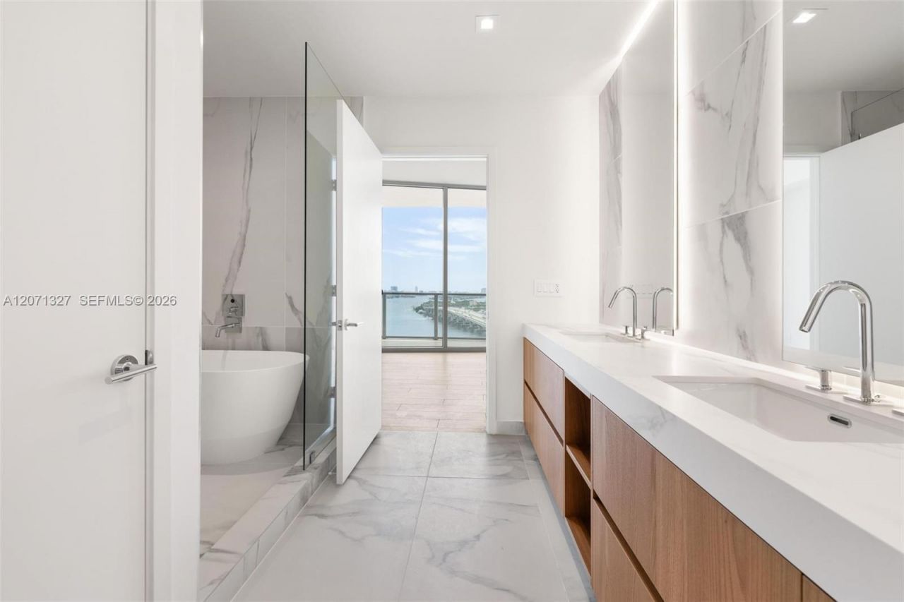 1400 Biscayne Blvd , Unit 1905, Miami, FL 33132 Photo
