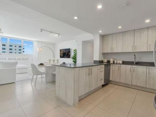 7525 E Treasure Dr, Unit 505, North Bay Village, FL 33141