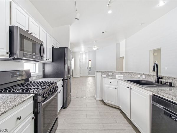 8111 Desert Cloud Avenue , Las Vegas, NV 89131