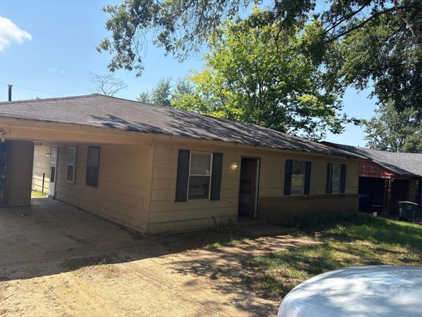 727 WESTERN PARK DR, Memphis, TN 38109