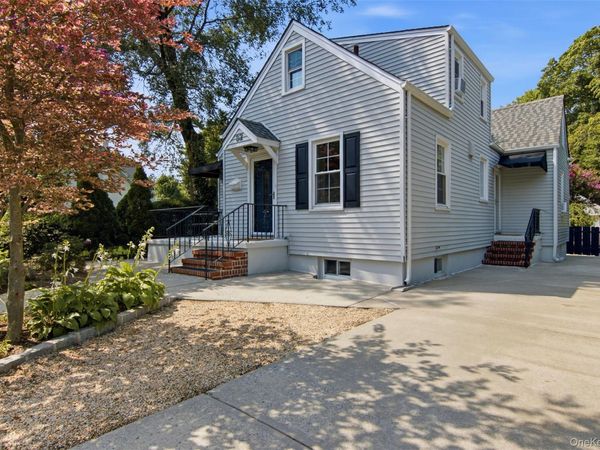 32 Franklin Avenue, Sea Cliff, NY 11579