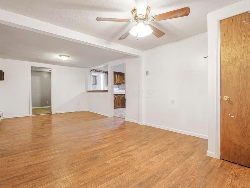 16585 East Street , Williamsport, OH 43164 Photo 6