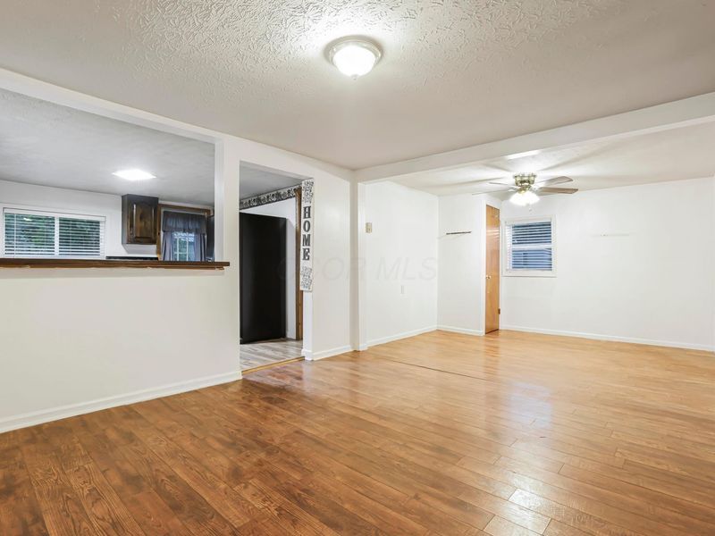 16585 East Street , Williamsport, OH 43164 Photo 8