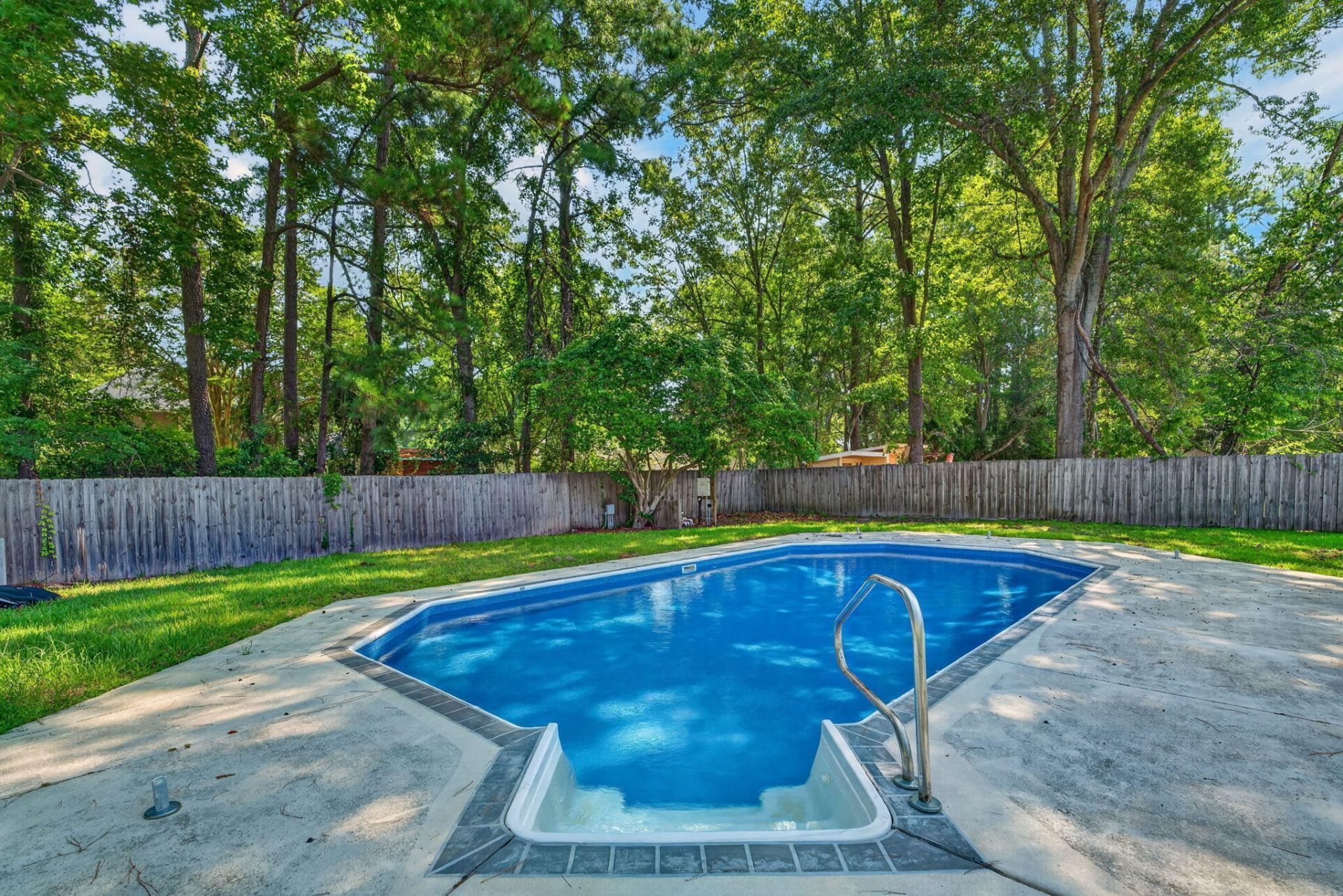 109 Six Iron Lane Photo 4