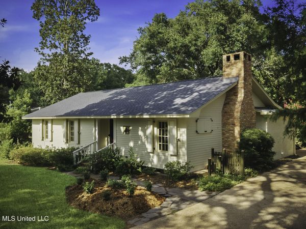 414 General Pershing Avenue, Ocean Springs, MS 39564