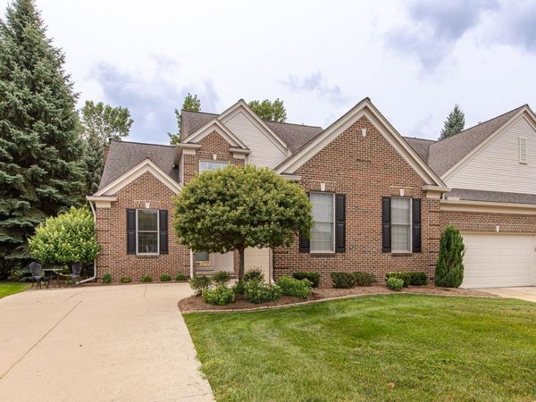 1313 Rock Valley Drive, Rochester, Mi 48307