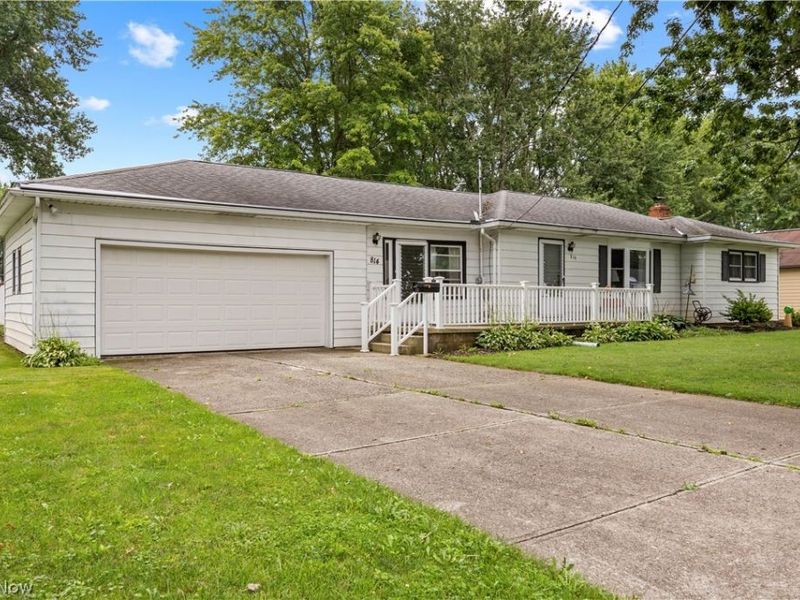 814 S Logan Street, Elyria, OH 44035 Photo 2