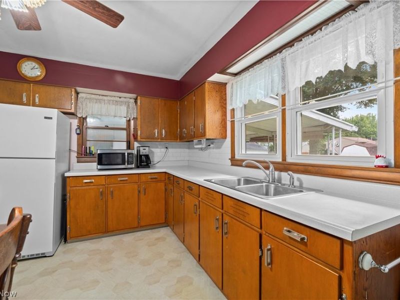 814 S Logan Street, Elyria, OH 44035 Photo 8