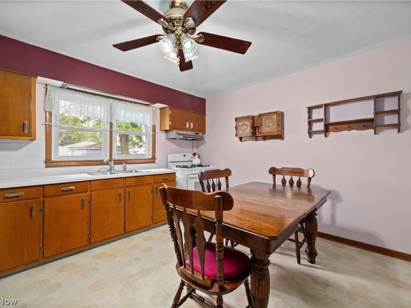 814 S Logan Street, Elyria, OH 44035 Photo 9