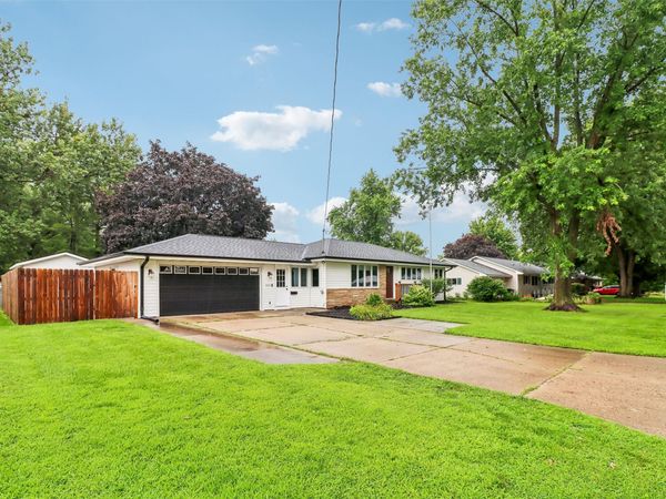 210 E 28th Street S, Newton, IA 50208