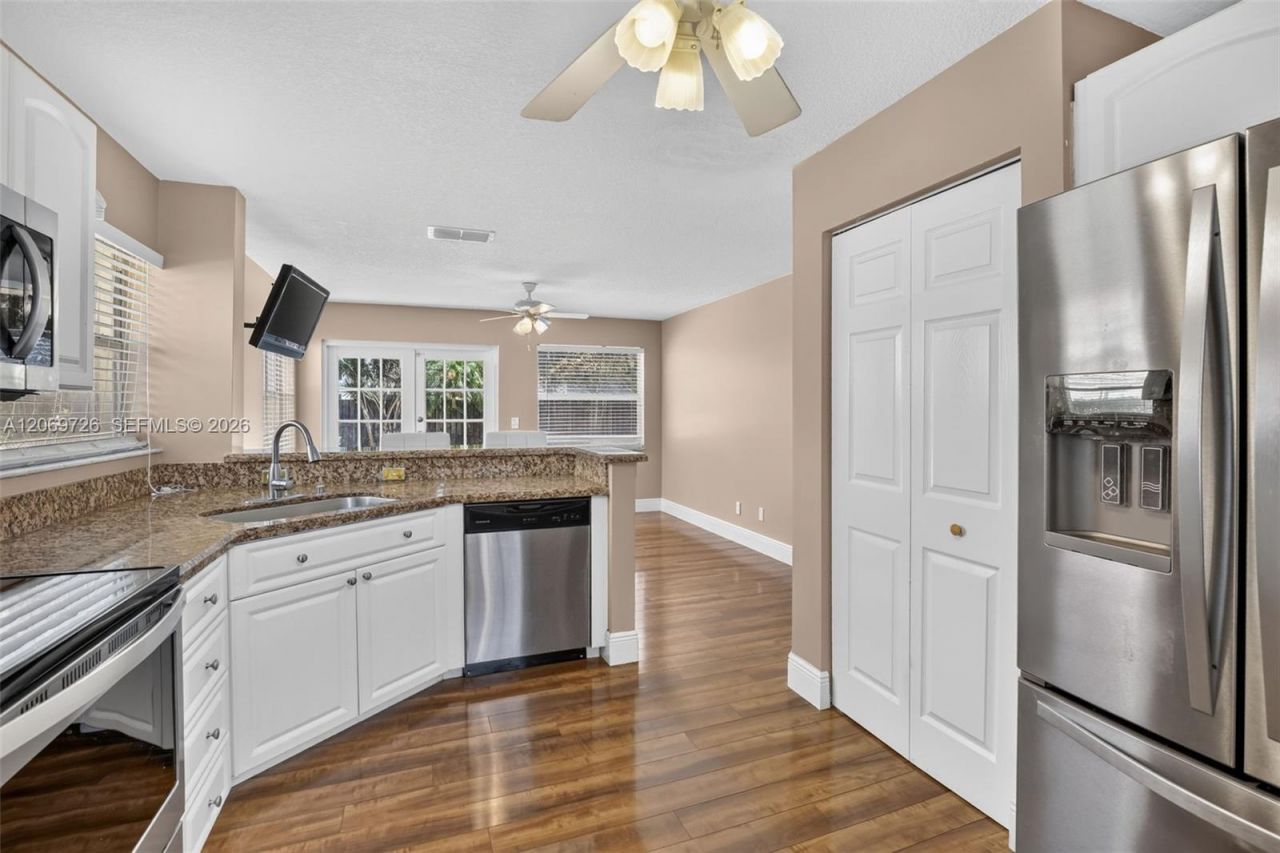 2638 Oak Park Cir , Davie, FL 33328 Photo
