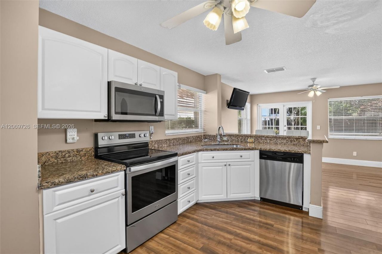 2638 Oak Park Cir , Davie, FL 33328 Photo