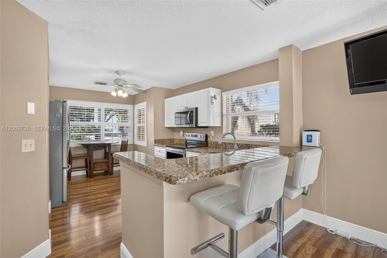 2638 Oak Park Cir , Davie, FL 33328 Photo