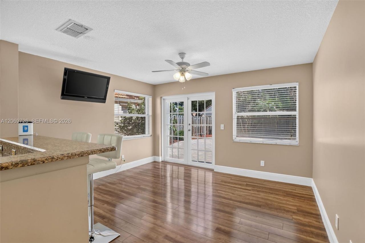 2638 Oak Park Cir , Davie, FL 33328 Photo