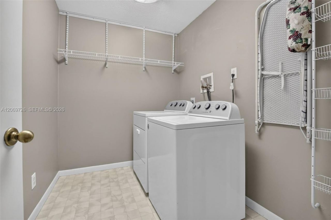 2638 Oak Park Cir , Davie, FL 33328 Photo