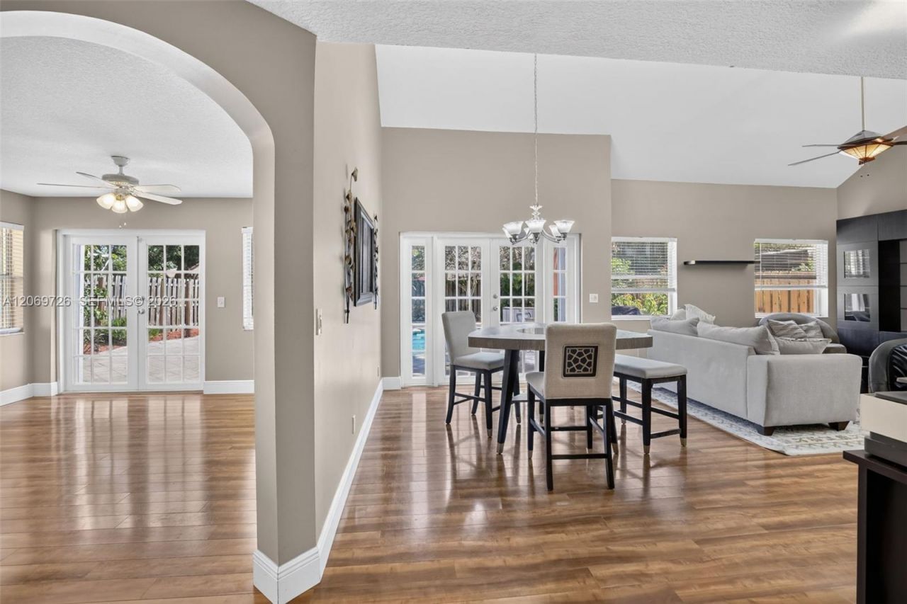 2638 Oak Park Cir , Davie, FL 33328 Photo