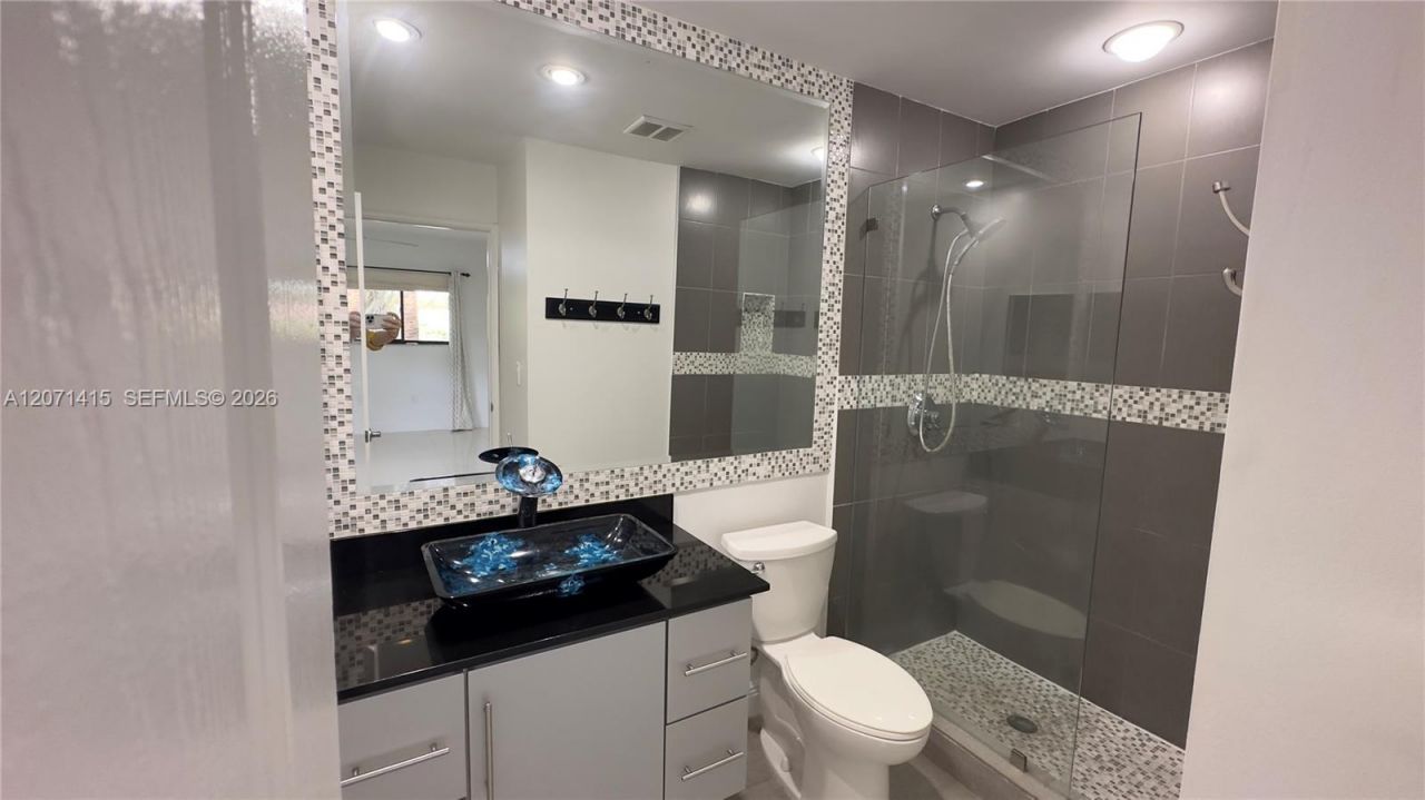4944 NW 102nd Ave , Unit 203-3, Doral, FL 33178 Photo
