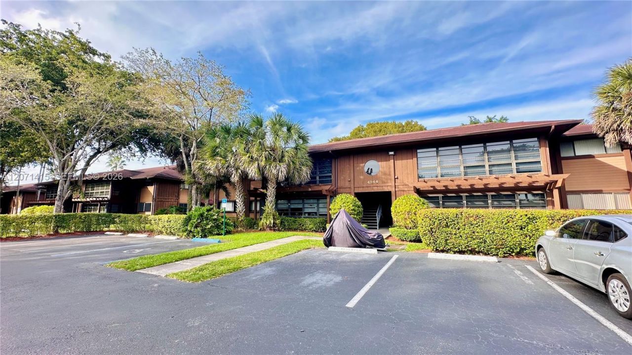 4944 NW 102nd Ave , Unit 203-3, Doral, FL 33178 Photo