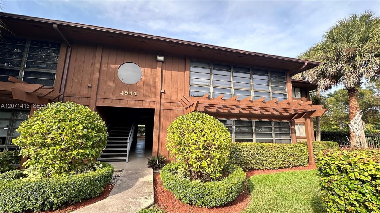 4944 NW 102nd Ave , Unit 203-3, Doral, FL 33178 Photo