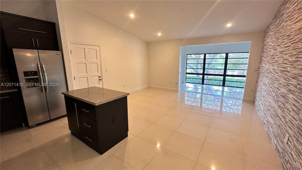 4944 NW 102nd Ave , Unit 203-3, Doral, FL 33178 Photo