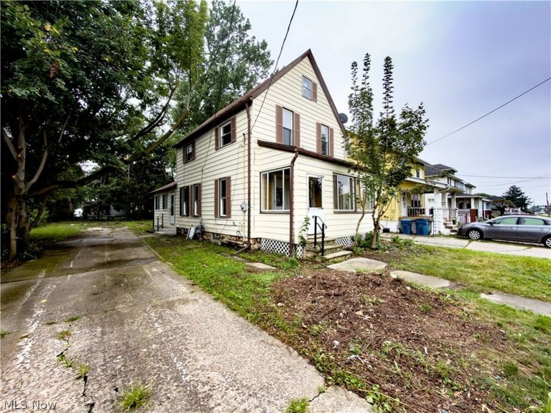 823 W 21st Street, Lorain, OH 44052 Photo 2