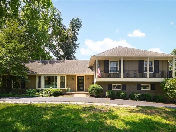 9700 Wenonga Lane, Leawood, KS 66206
