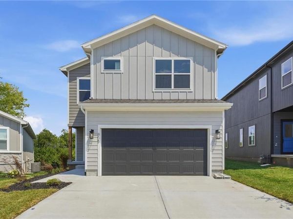 808 Glenn Circle, Raymore, MO 64083