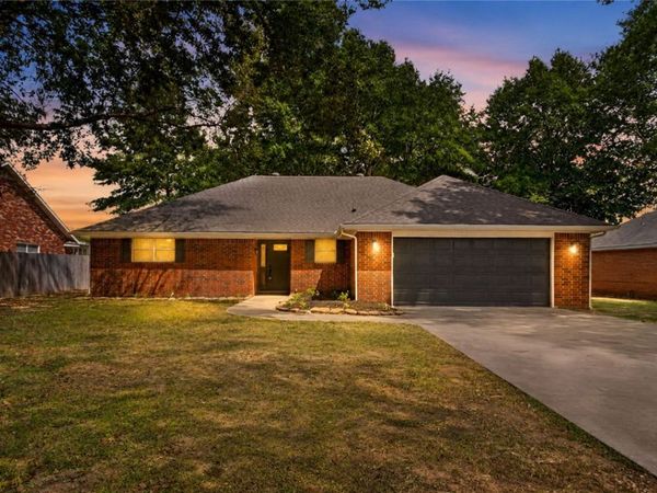 515 Oakwood Street , Lowell, AR 72745