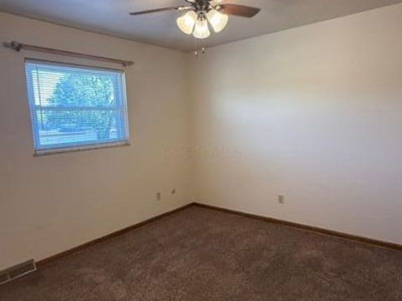 5400 Beacon Hill Road, Columbus, OH 43228 Photo 6