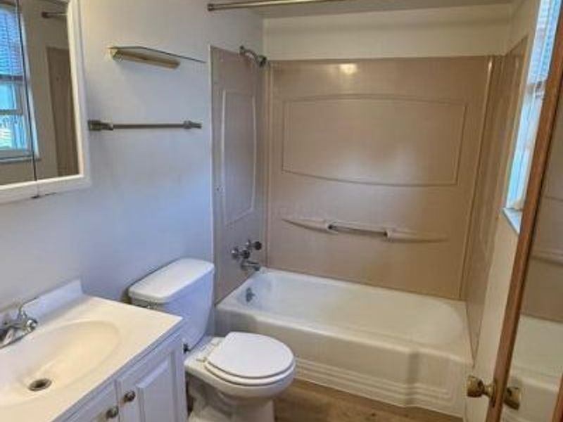 5400 Beacon Hill Road, Columbus, OH 43228 Photo 9