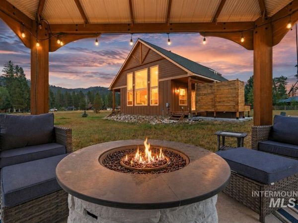 3 Boone Rd, Garden Valley, ID 83622