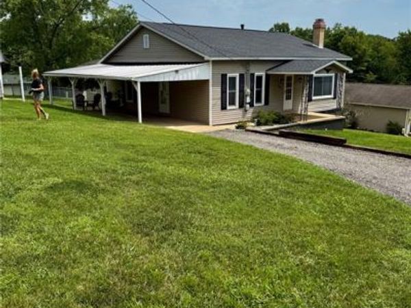 365 E 3rd Street , Moscow Mills, MO 63362