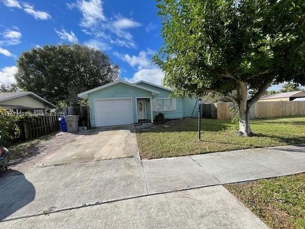 1685 20th Ave SW , Vero Beach, FL 32962