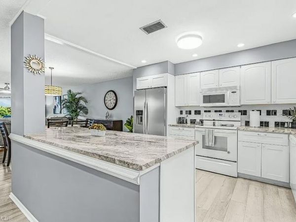 600 Valley Stream DR , Unit F8, NAPLES, FL 34113