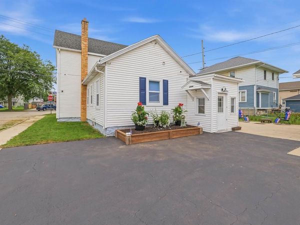 129 W SCOTT STREET, Fond Du Lac, WI 54935