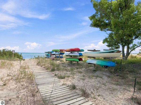 13057 Cherrywood Court N, Northport, MI 49670