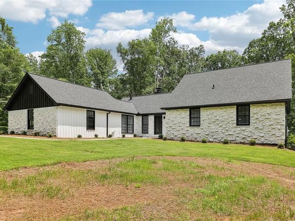 2725 Glendale Drive NE, Conyers, GA 30013