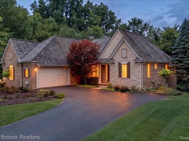 32935 Cressbrook Circle, Franklin Village, Mi 48025