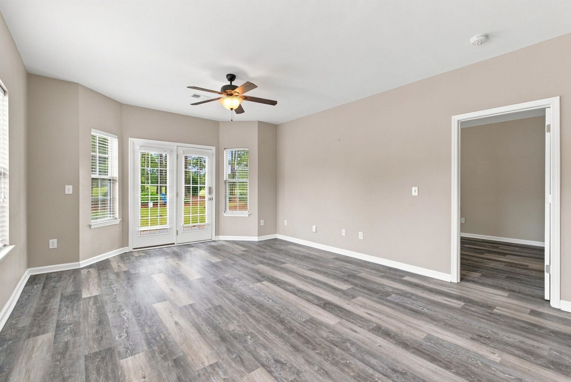 4553 Girvan Dr. Photo 13