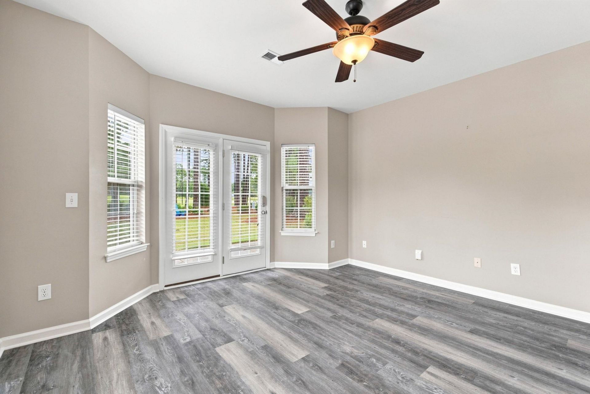 4553 Girvan Dr. Photo 14