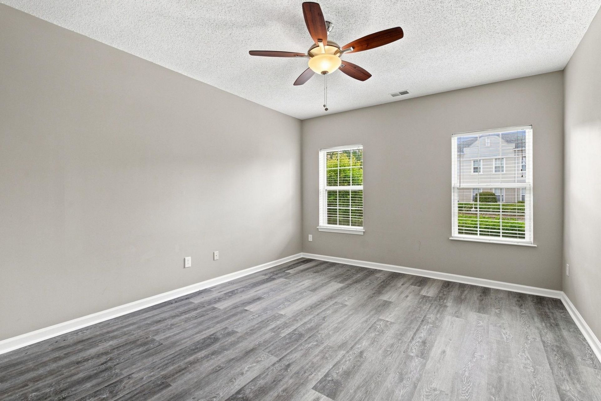 4553 Girvan Dr. Photo 17