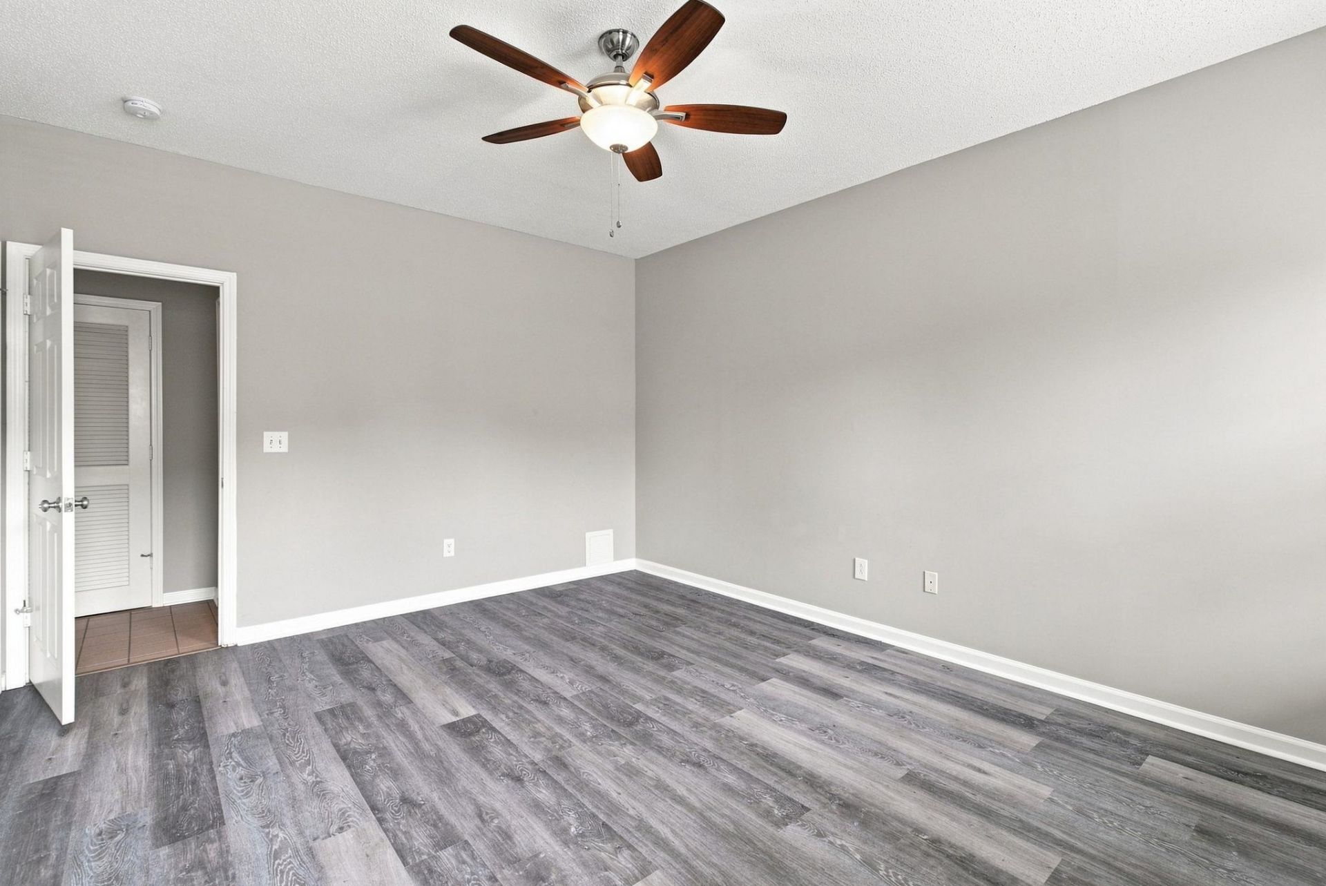 4553 Girvan Dr. Photo 18