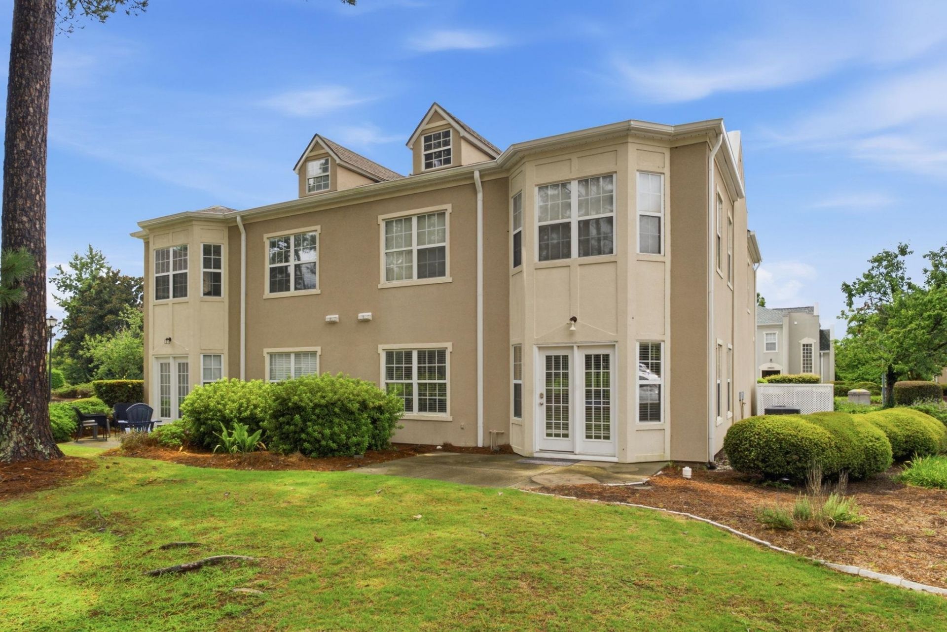 4553 Girvan Dr. Photo 4