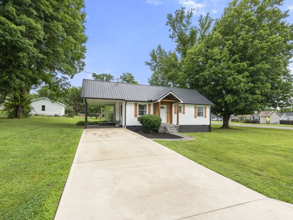 100 Brook Dr , Dickson, TN 37055