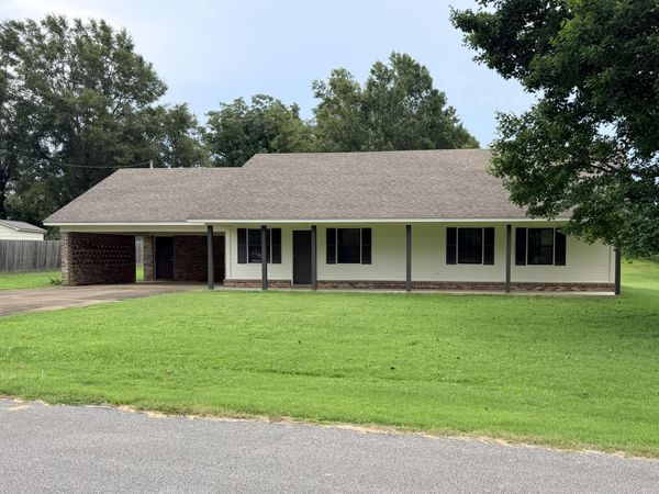 402 Glenhaven Dr., New Albany, MS 38652