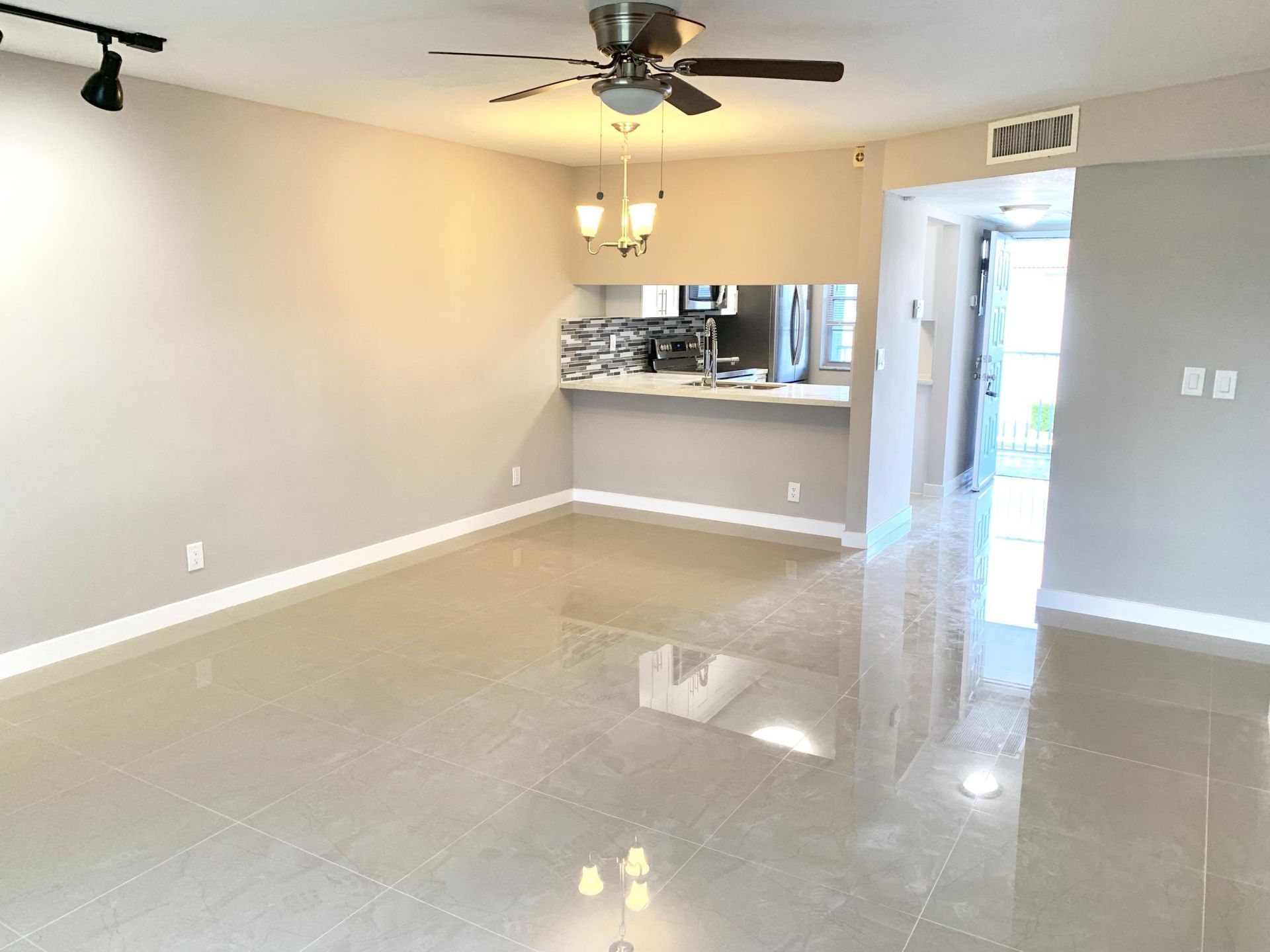 2750 Forest Hills Boulevard, Unit 208, Coral Springs, FL 33065 Photo
