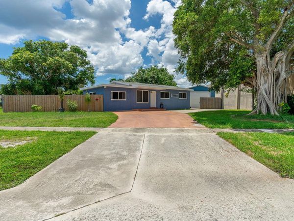 1446 W DREW Street, Lantana, FL 33462