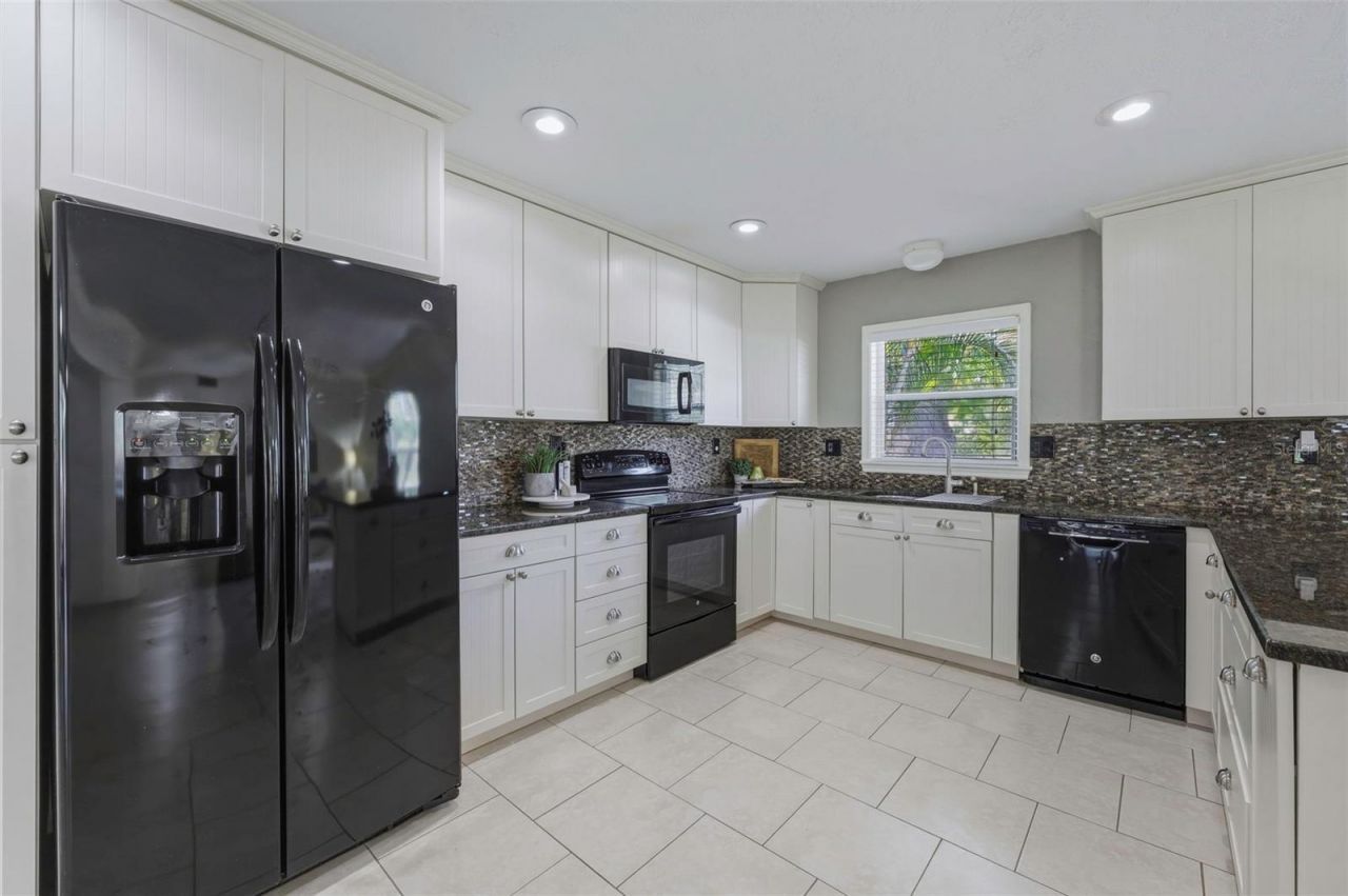 7300 10th Street N, Saint Petersburg, FL 33702 Photo