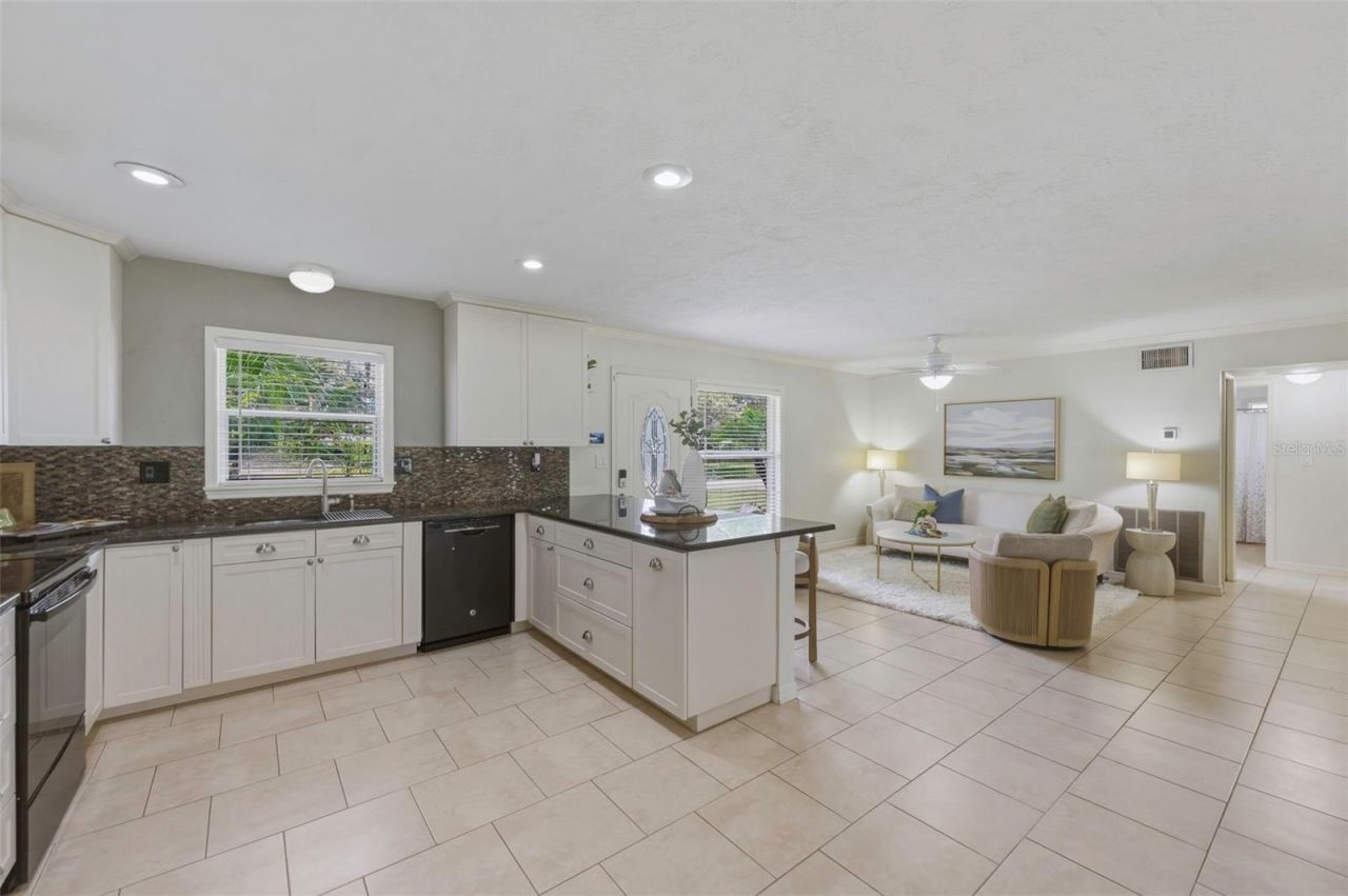 7300 10th Street N, Saint Petersburg, FL 33702 Photo
